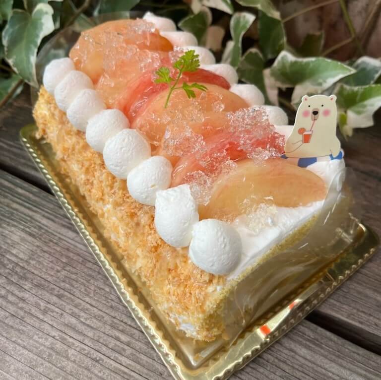 桃のロールケーキ