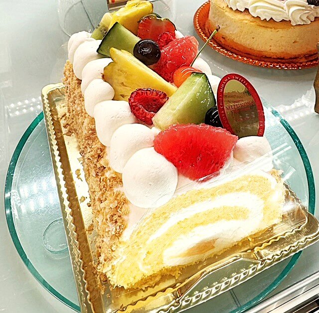 季節のロールケーキ